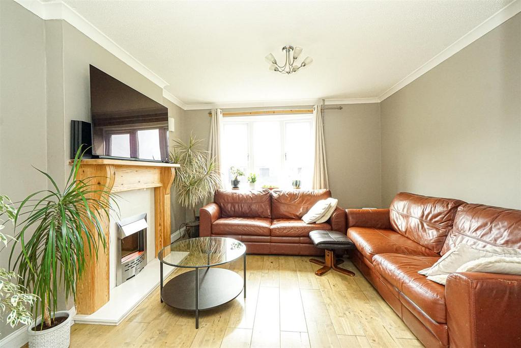 Ditchling Drive, Hastings 3 bed terraced house for sale £275,000