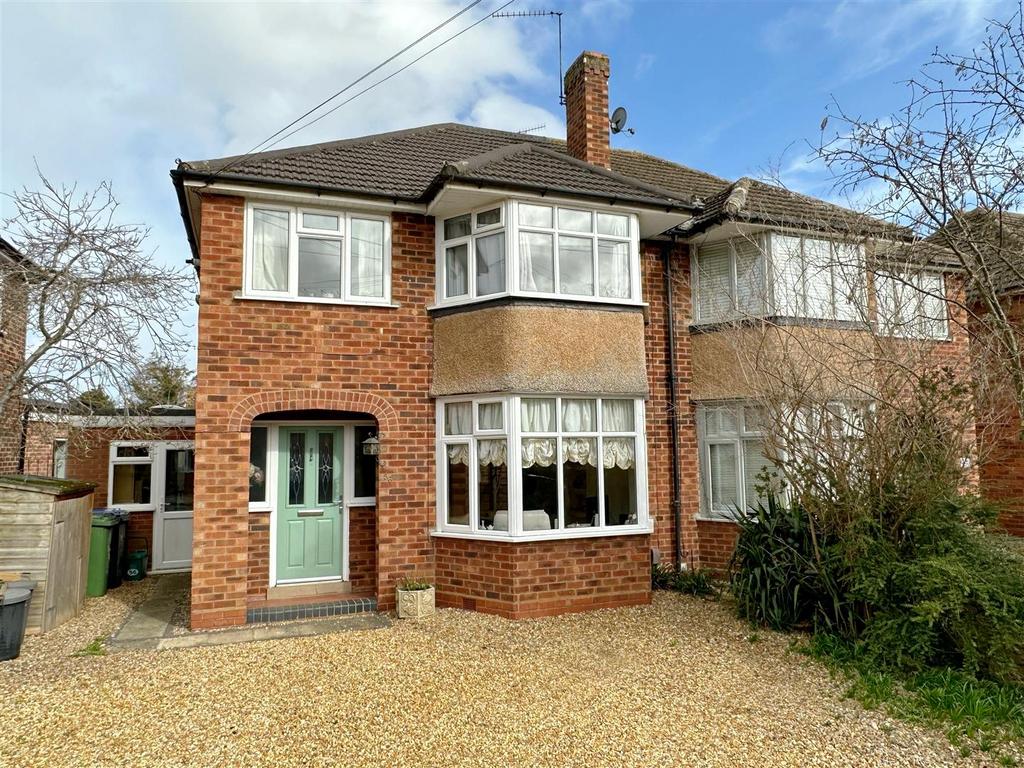 Townsend Road, Tiddington... 3 bed semidetached house £425,000