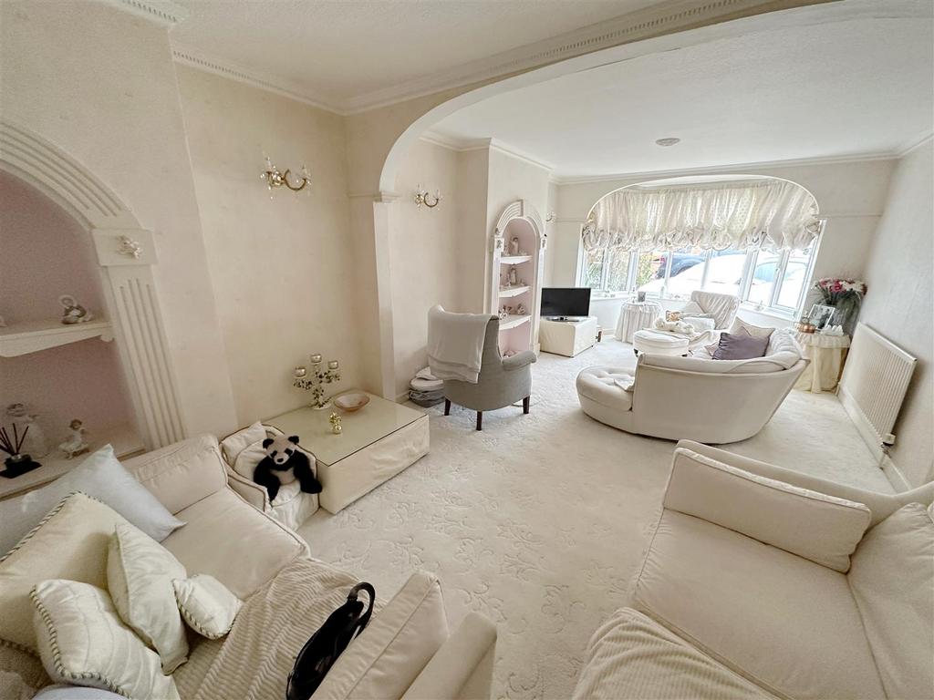Townsend Road, Tiddington... 3 bed semidetached house £425,000