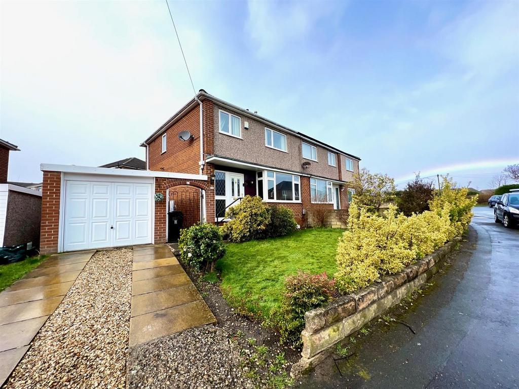Coniston Avenue, Dalton, Huddersfield 3 bed semidetached house for