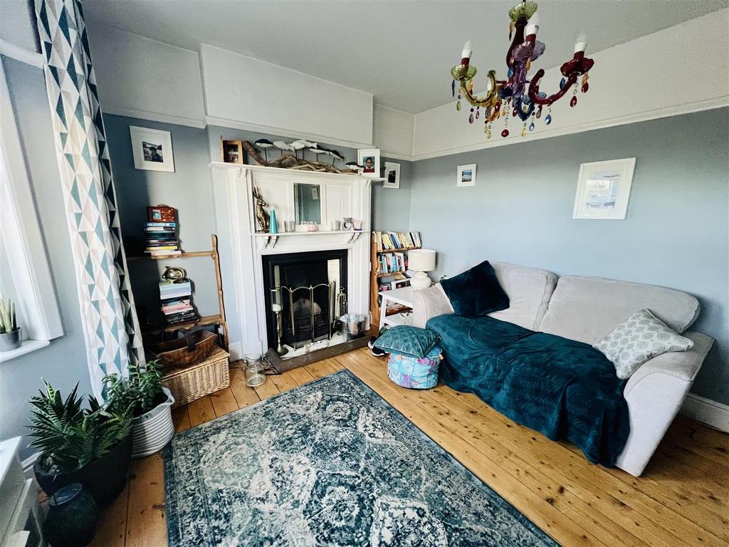 West End, Penclawdd, Swansea 2 bed semidetached house £195,000
