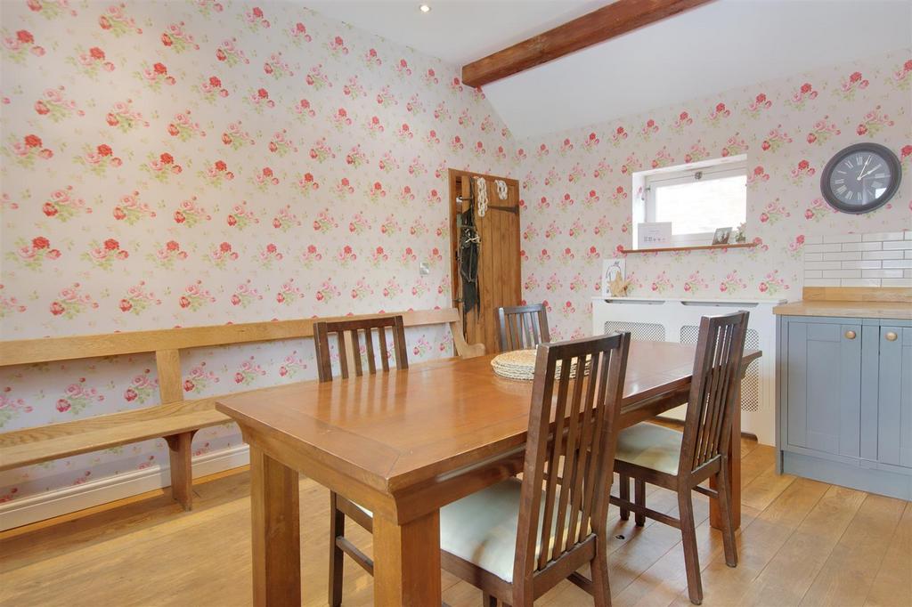 Farmhouse dining kitchen