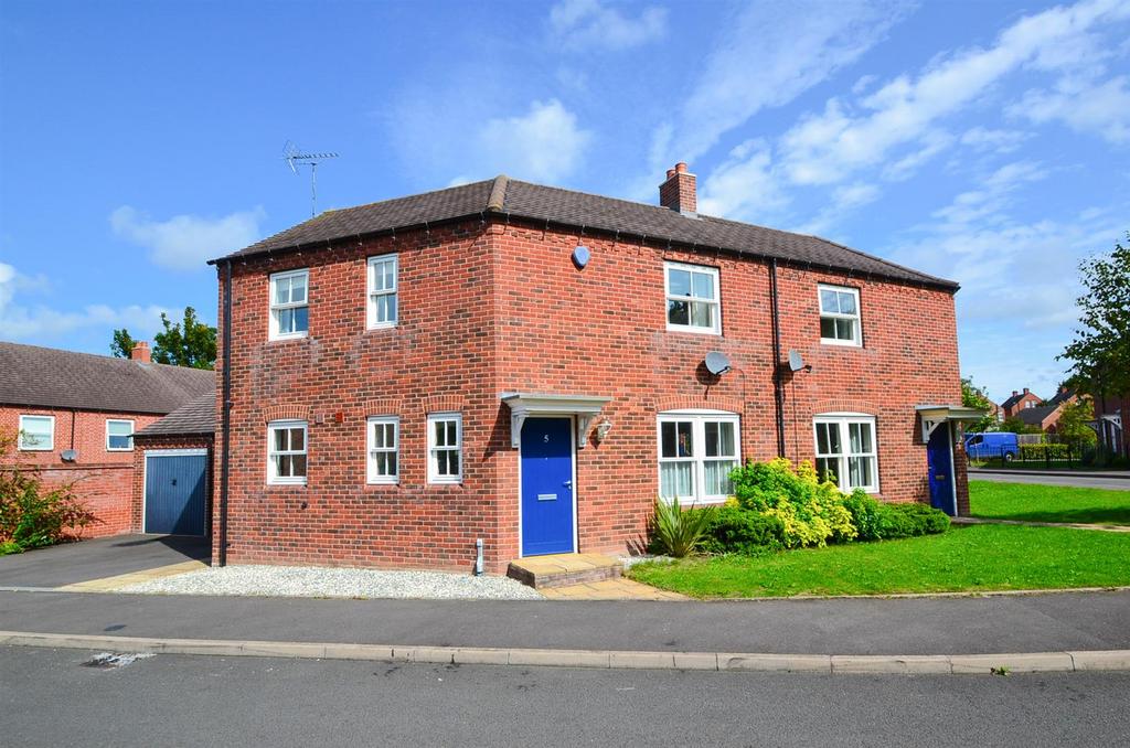 Wilfred Owen Close, Shrewsbury 3 bed semidetached house £249,000