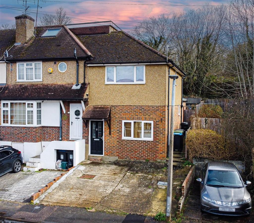 Maynard Road, Hemel Hempstead, HP2 2 bed end of terrace house £375,000