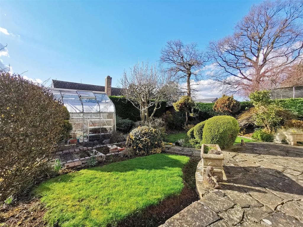Belfield Road, Etwall, Derby 3 bed detached bungalow £280,000