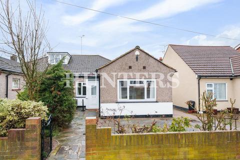 3 bedroom semi-detached bungalow for sale - Cranham Gardens, Upminster