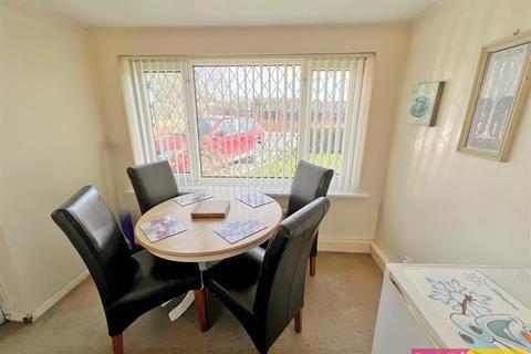 3 bedroom semi-detached bungalow for sale - St. Ives Close, Pontefract