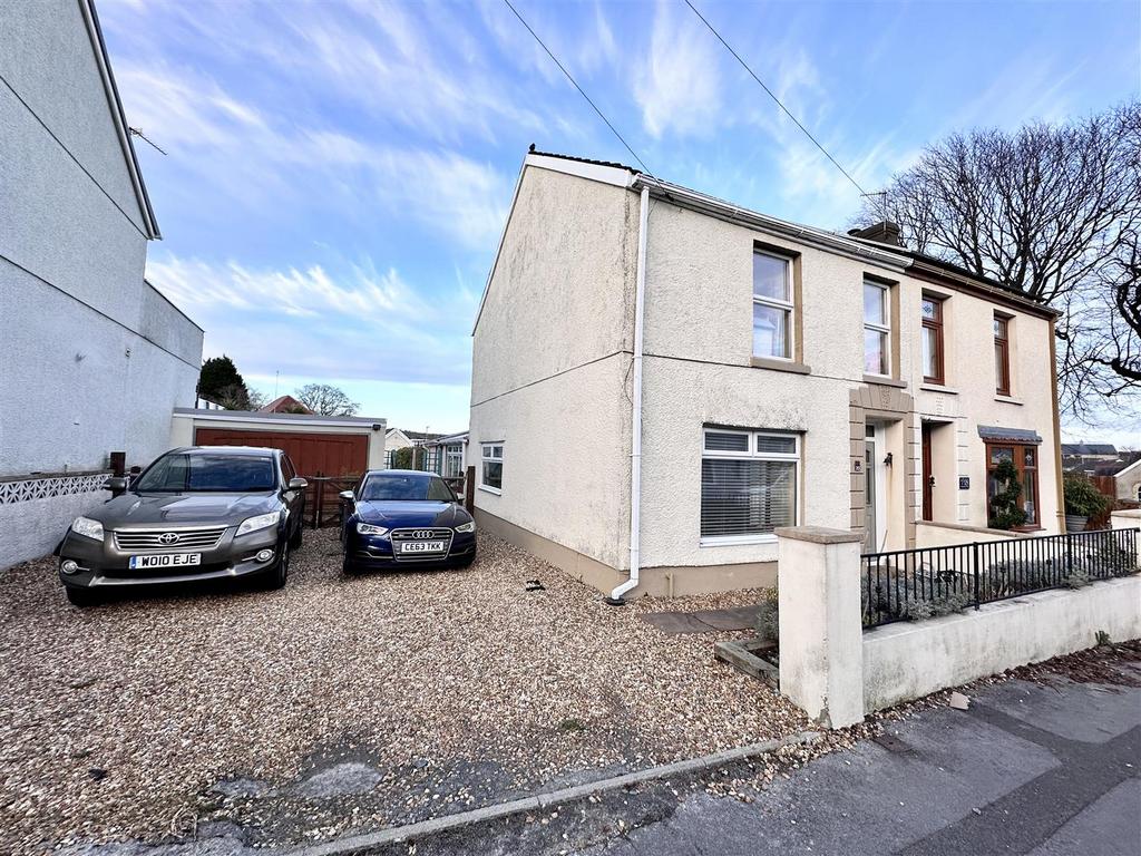 Bryngwyn Road, Dafen, Llanelli 3 bed semidetached house for sale £