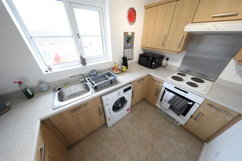 2 bedroom flat for sale - Marfleet Avenue, Hull