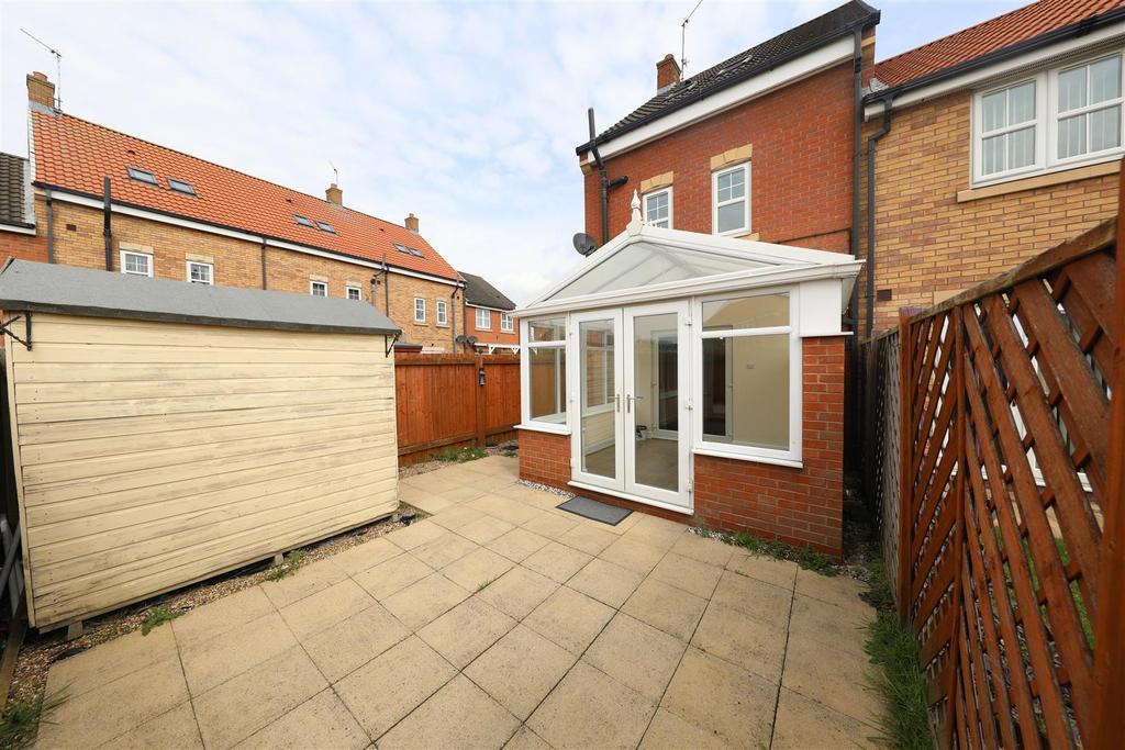 Pools Brook Park, Kingswood, Hull 3 bed end of terrace house for sale