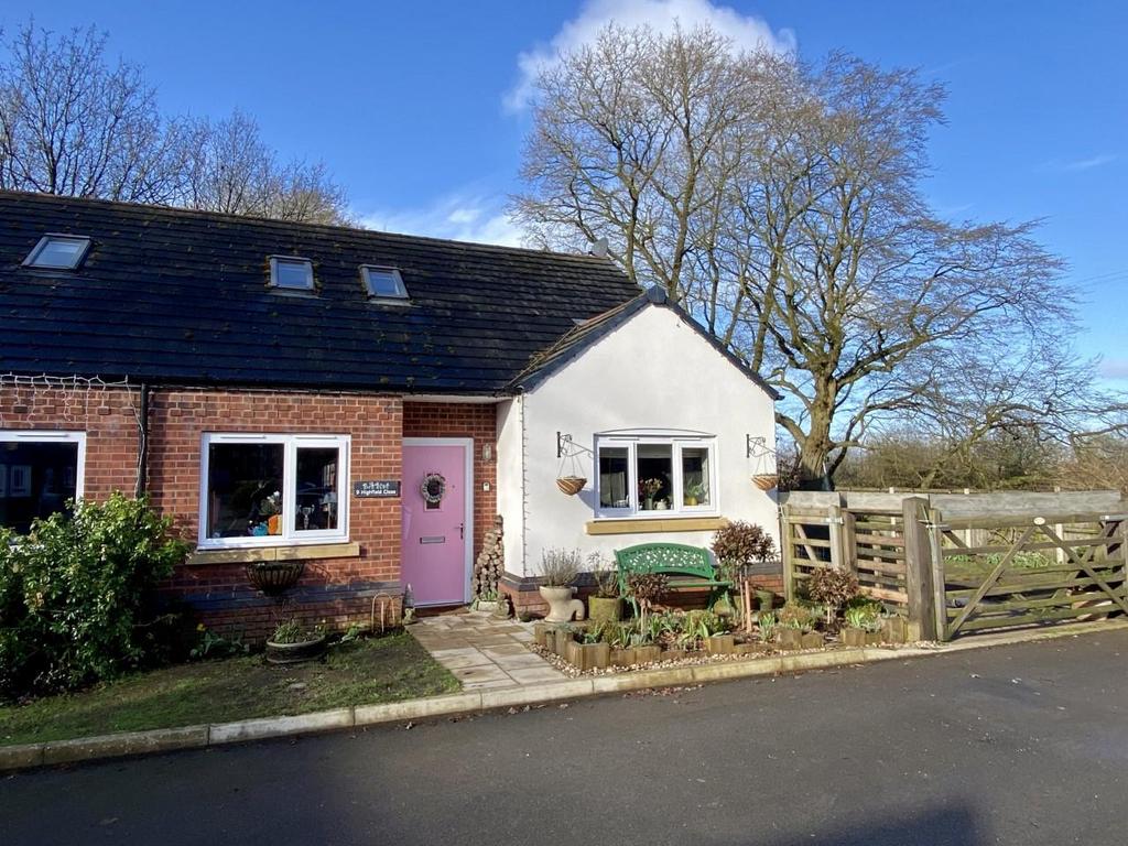 Highfield Close, Swynnerton, Stone 3 bed semidetached bungalow for