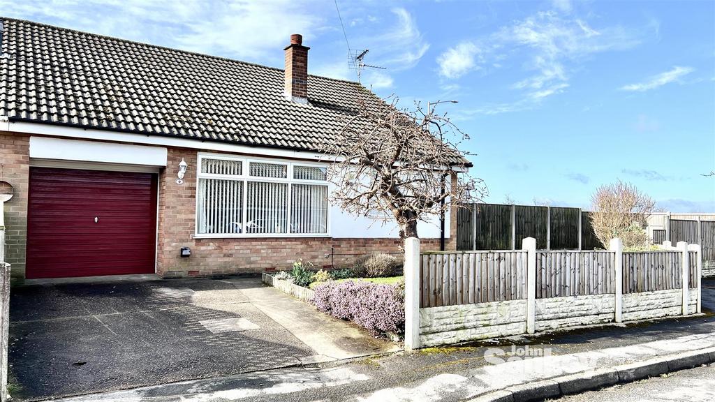 Berwick Avenue, Mansfield 3 bed semidetached bungalow for sale £220,000