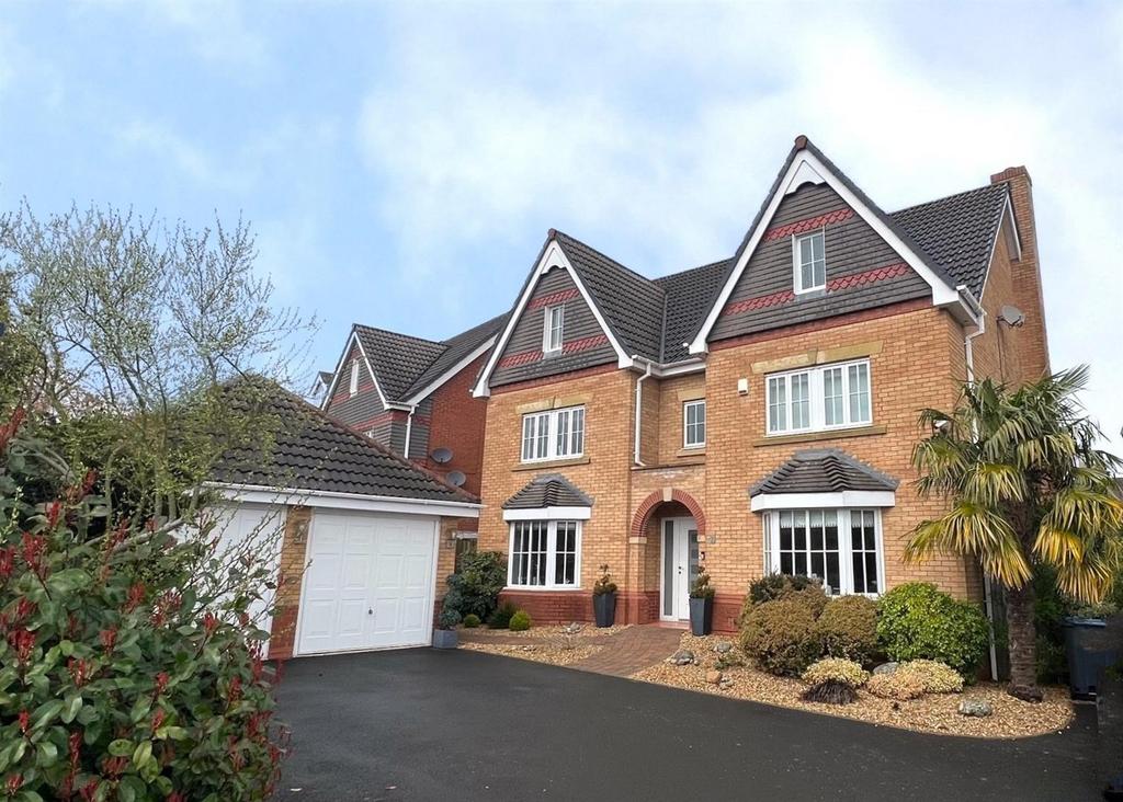 Harvest Fields Way, Four Oaks 6 bed detached house £750,000