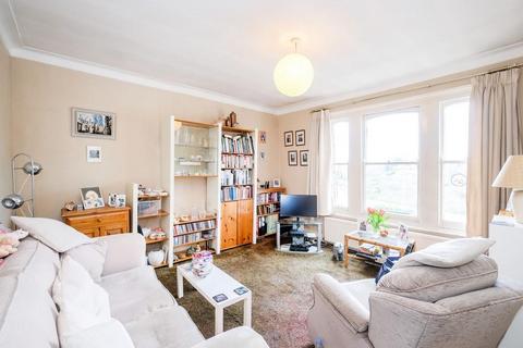Flat B, 7 Hollybush Hill, London, E11 1PP