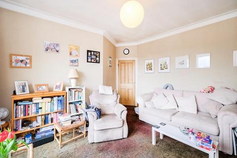 Flat B, 7 Hollybush Hill, London, E11 1PP
