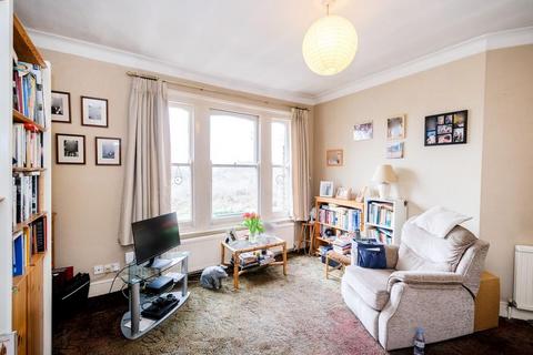 Flat B, 7 Hollybush Hill, London, E11 1PP