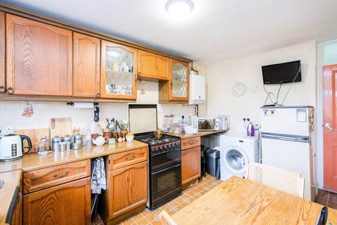Flat B, 7 Hollybush Hill, London, E11 1PP