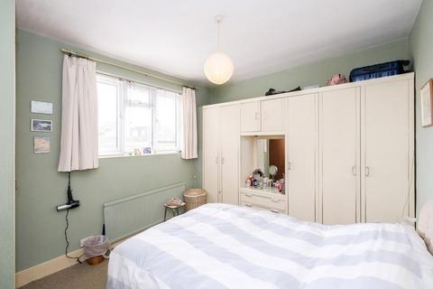 Flat B, 7 Hollybush Hill, London, E11 1PP