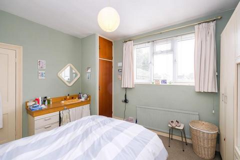 Flat B, 7 Hollybush Hill, London, E11 1PP