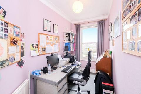 Flat B, 7 Hollybush Hill, London, E11 1PP