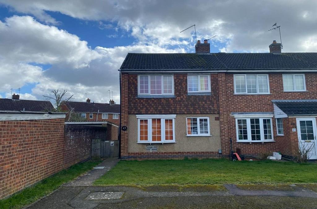 Oundle Drive, Moulton, Northampton NN3 3 bed end of terrace house £