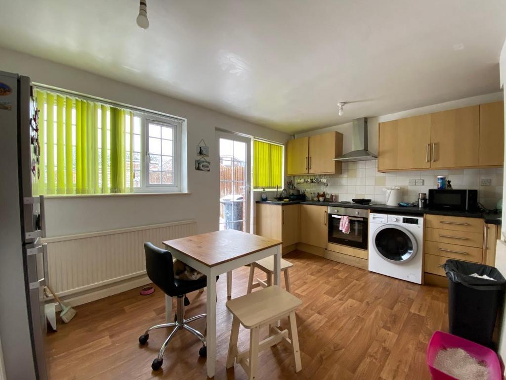 Oundle Drive, Moulton, Northampton NN3 3 bed end of terrace house £215,000