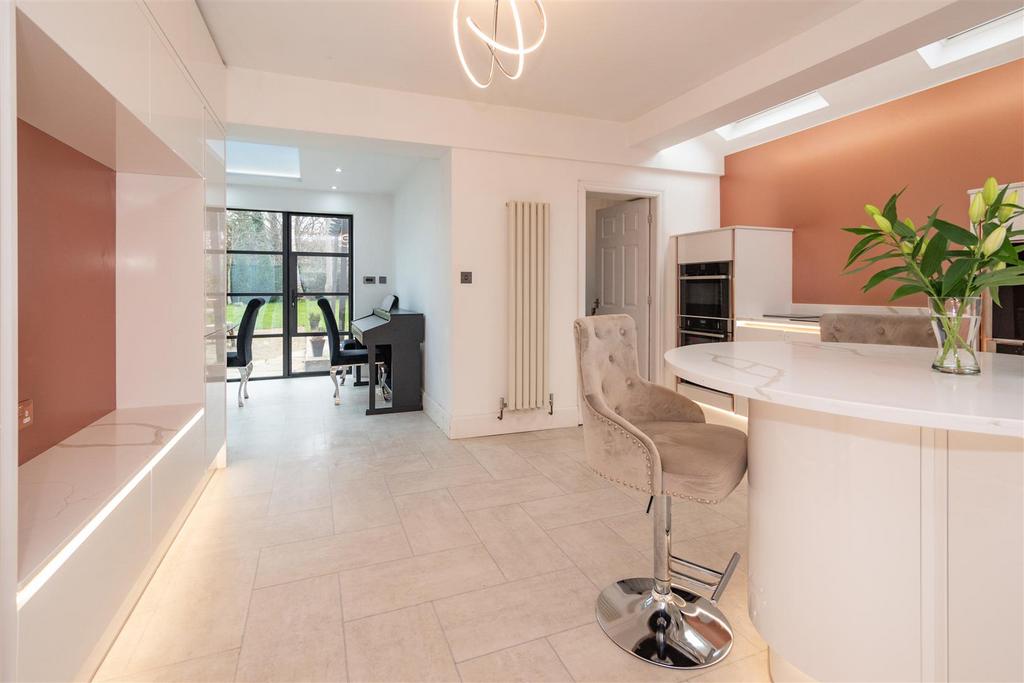 Breakfast Kitchen Aspect 2.jpg