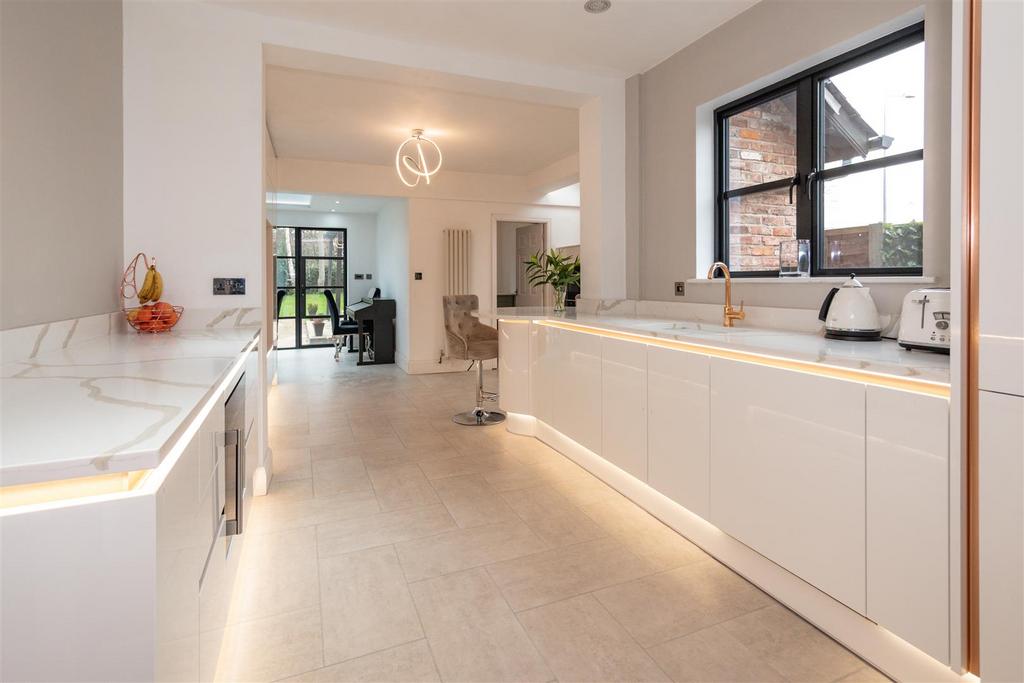Breakfast Kitchen Aspect 4.jpg