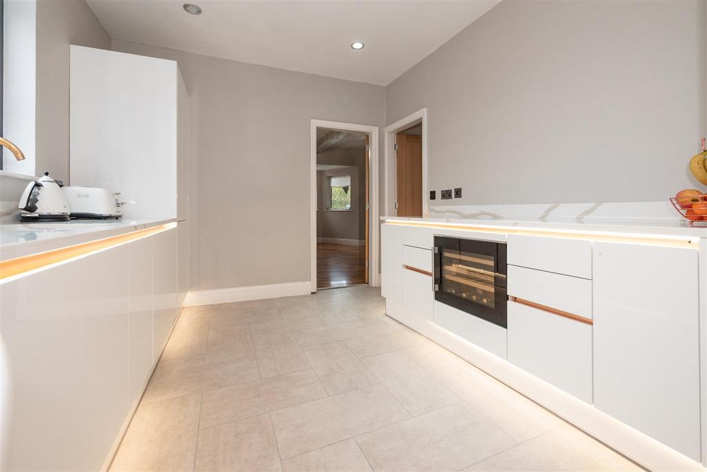 Breakfast Kitchen Aspect 6.jpg