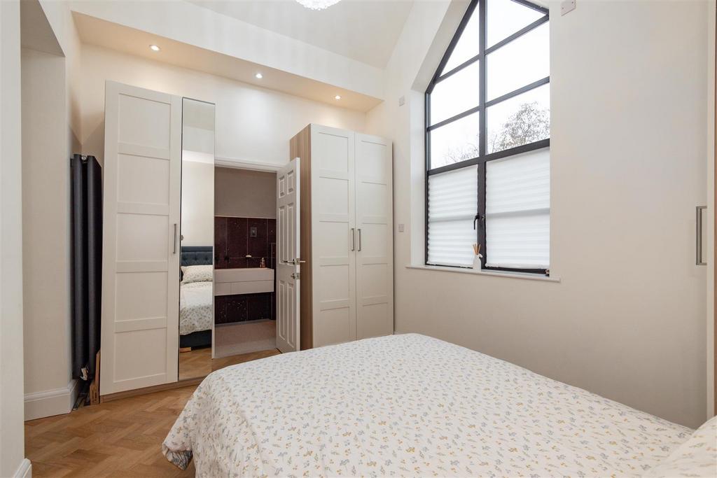 Bedroom 1 Aspect 3.jpg