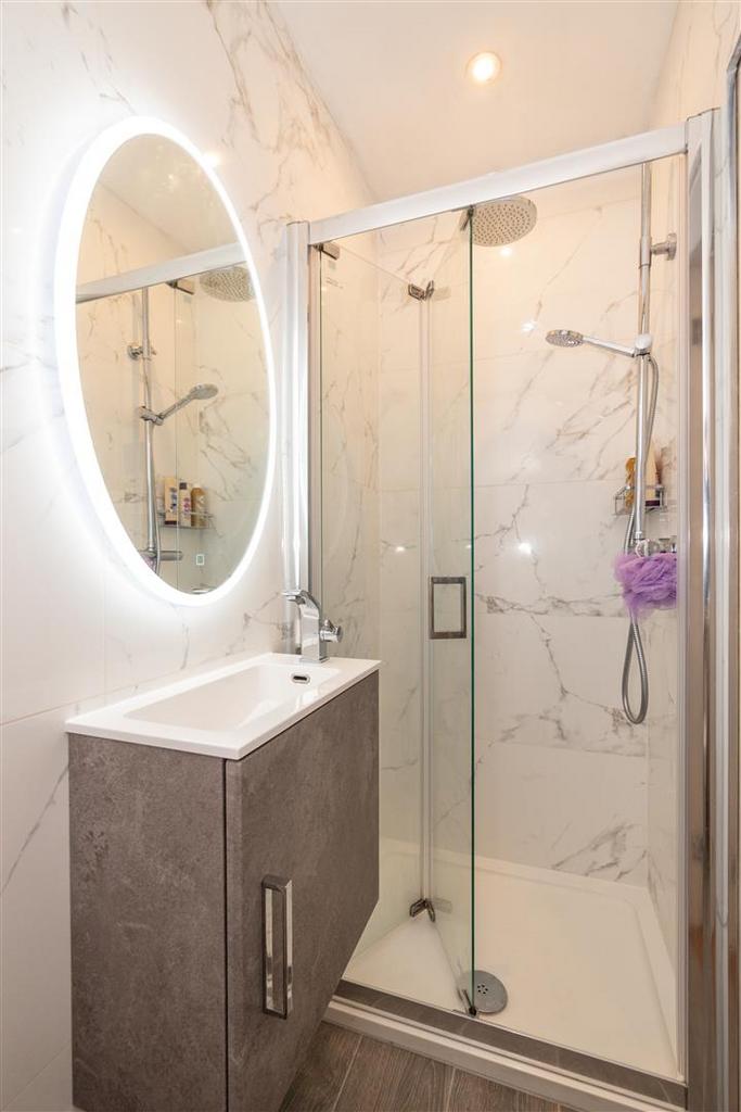 En Suite Shower Room 2.jpg