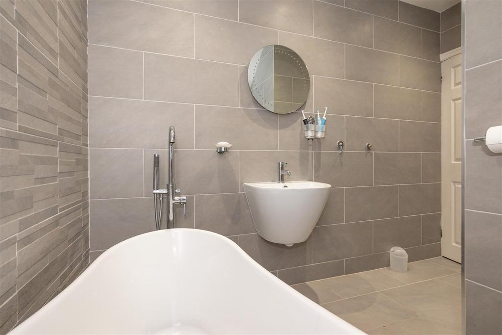 Bathroom Aspect 3.jpg