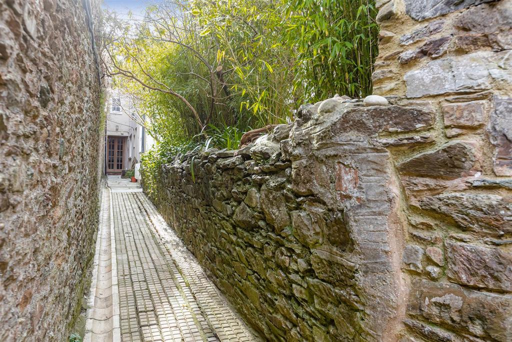 A14 - Hidden Cottage Collins Road Totnes - 230306.