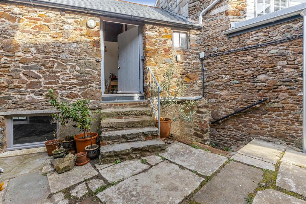 A16 - Hidden Cottage Collins Road Totnes - 230306.