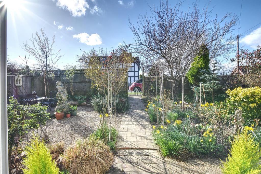 Warwick Road, BexhillOnSea 3 bed semidetached house £425,000
