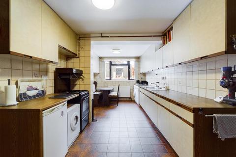 31 Windham Avenue, New Addington, Croydon, CR0 0HY