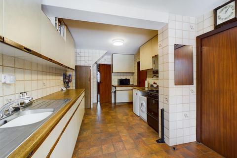 31 Windham Avenue, New Addington, Croydon, CR0 0HY