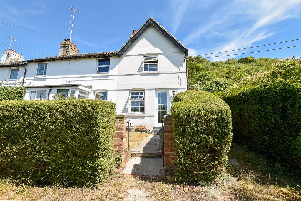 Rochester Road, Burham 2 bed end of terrace house £1,200 pcm (£277 pw)