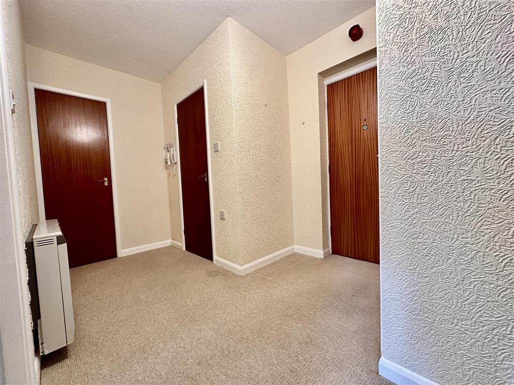 Private entrance hall