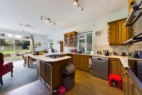 6 Stepney Drive, Scarborough, YO12 5DH