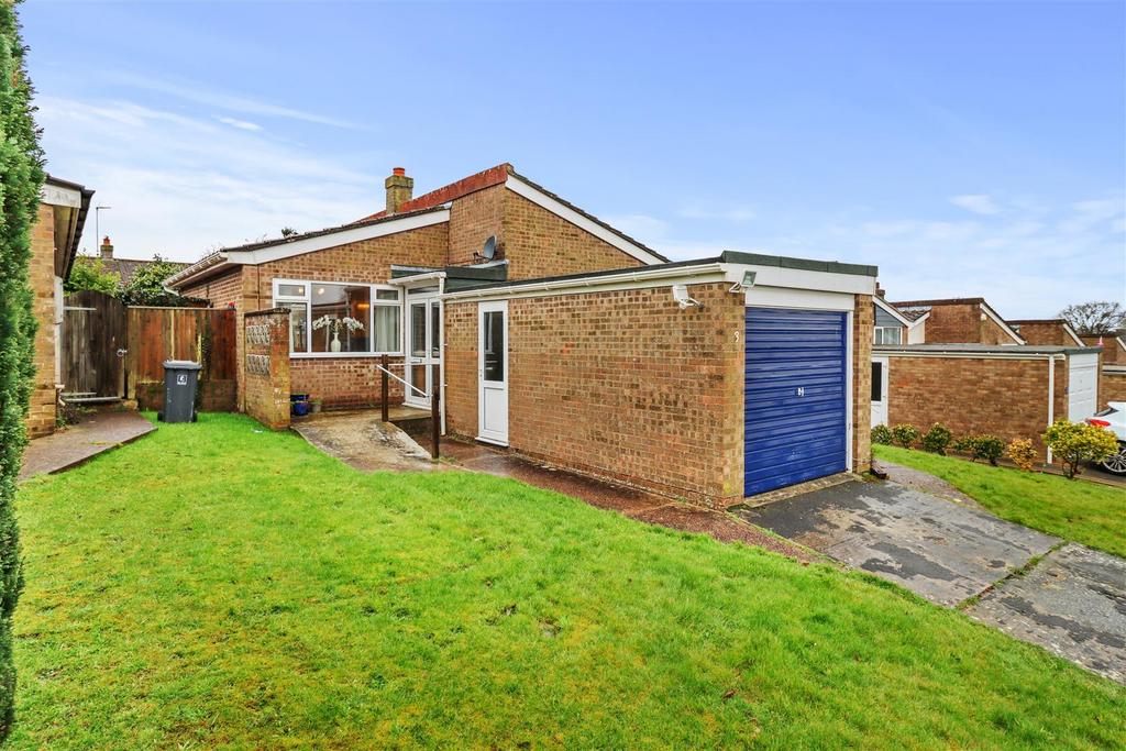 Harmers Hay Road, Hailsham 2 bed detached bungalow for sale £375,000
