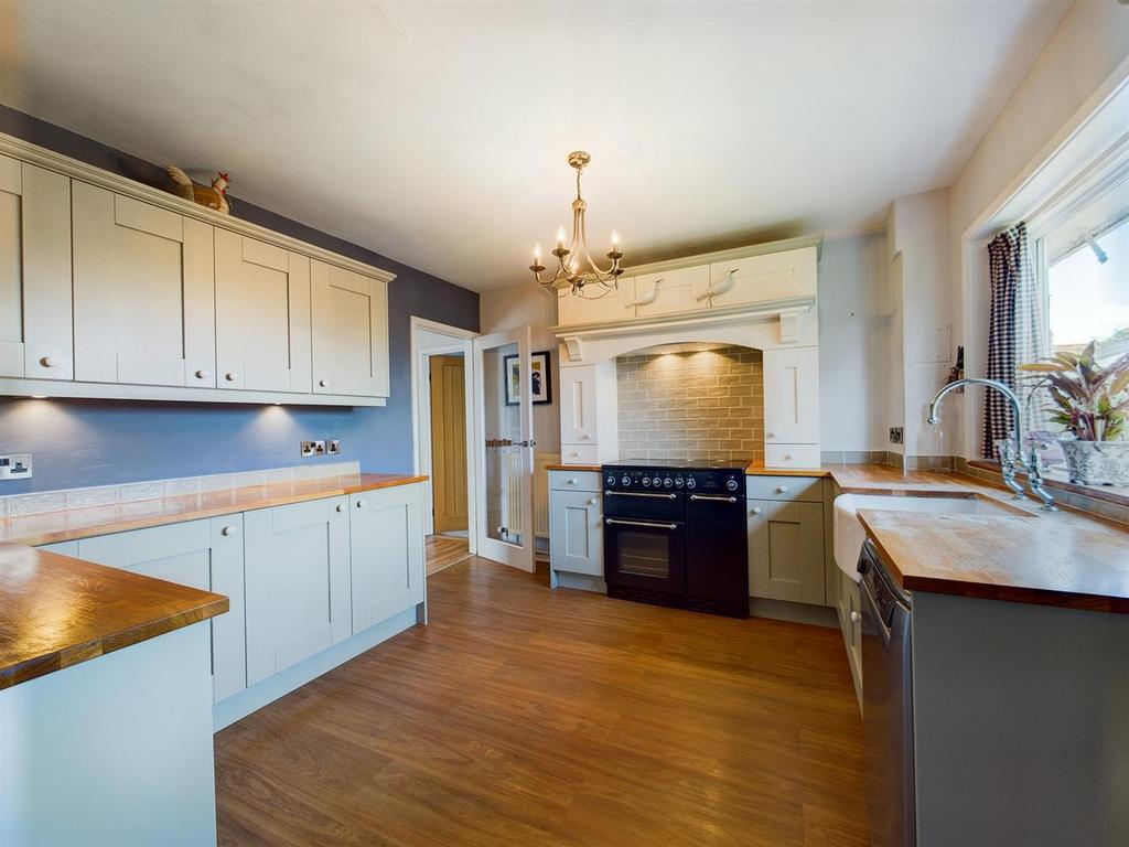 Burton Road, Cherry Burton, Beverley 4 bed detached house for