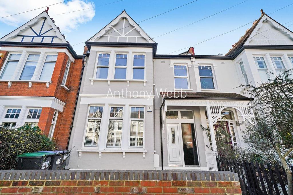 Park Avenue, Palmers Green, London N13 3 bed flat £2,000 pcm (£462 pw)