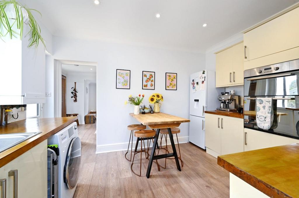 Sackville Gardens, Hove 1 bed house £325,000