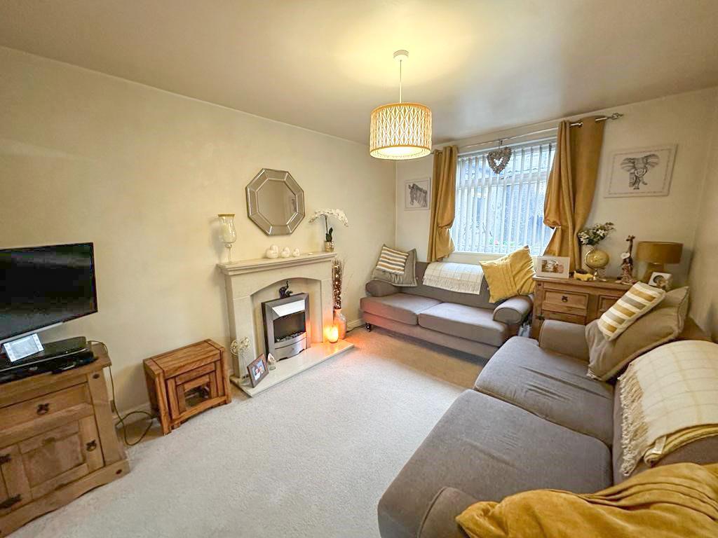 Victoria Road, Cross Hills, Keighley 3 bed detached house for sale £319,950