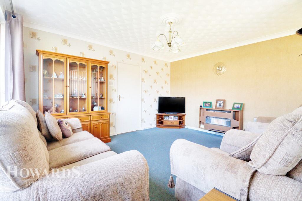 Crestview Drive, Lowestoft 3 bed detached bungalow for sale £275,000