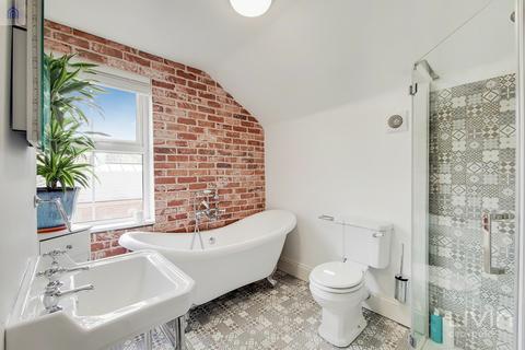 12 Howley Road, Croydon, CR0 1AZ