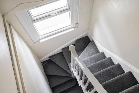 37a Outram Road, Croydon, CR0 6XG