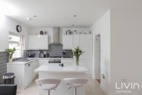 3 bedroom semi-detached house to rent, Croydon CR0
