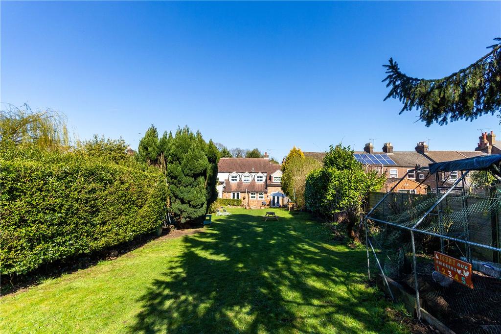 Summer Street, Slip End, Luton... 4 bed end of terrace house £550,000